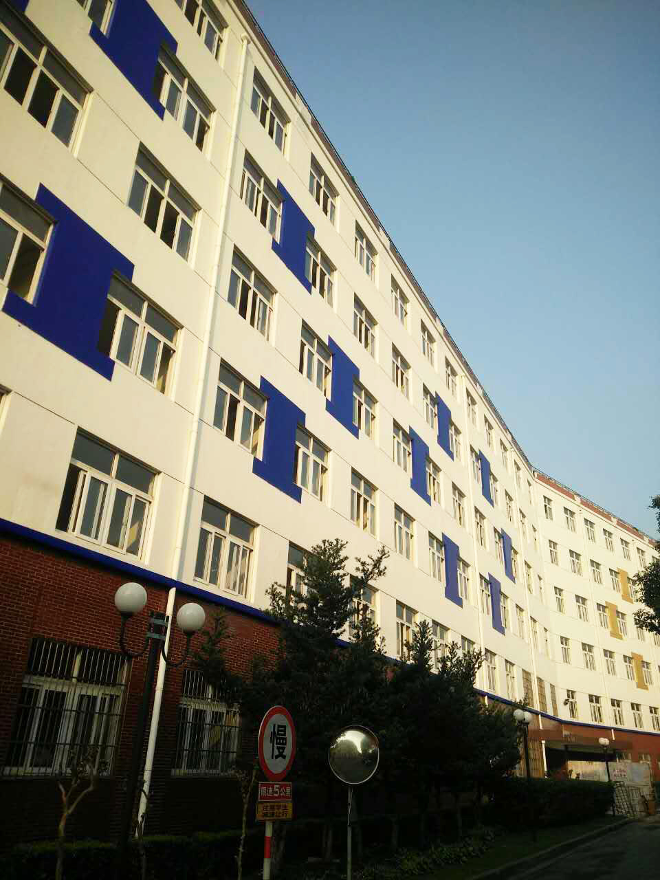 上海金蘋(píng)果學(xué)校